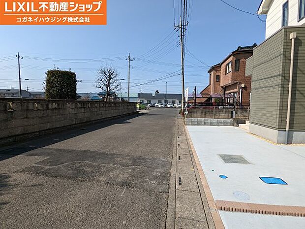 前面道路含む現地写真です。是非、現地にて道幅を体感ください。