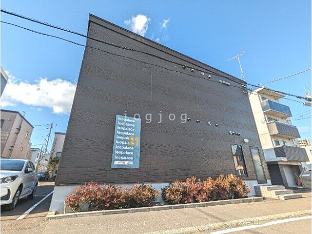 4 / 18