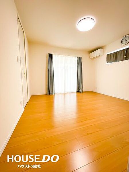 2階洋室です♪各お部屋に収納あり♪その内2階には2つウォークインクローゼットがあり、衣類以外の収納もばっちりです♪