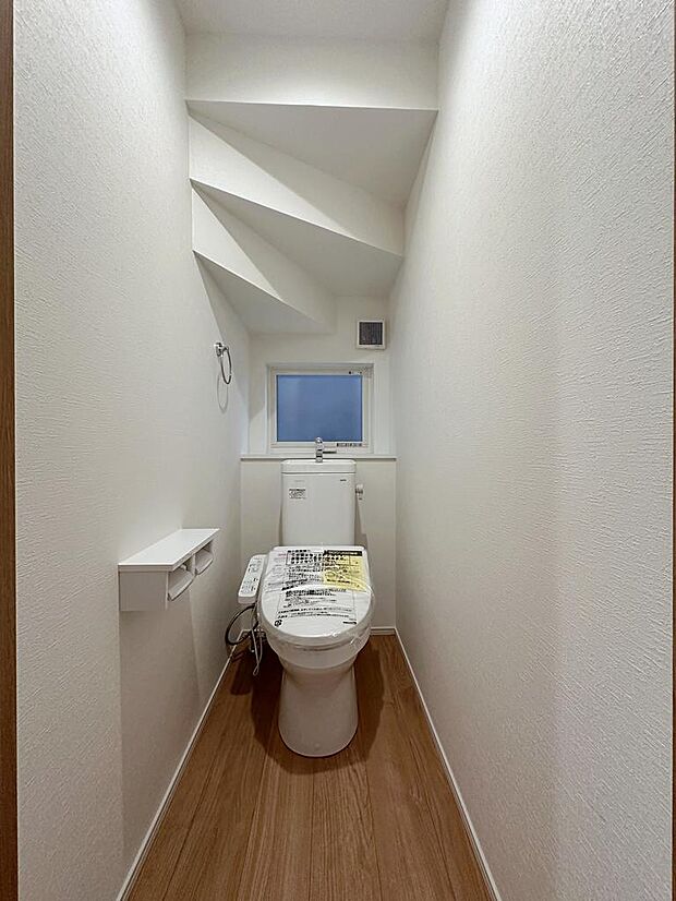 1階ウォシュレットトイレ☆各階にウォシュレットトイレがついています♪