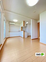 カトル・セゾン 206 2階1LDKのリビング/ダイニング