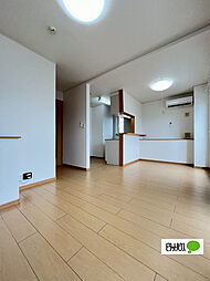 カトル・セゾン 208 2階1LDKのリビング/ダイニング