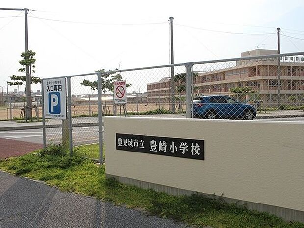 豊見城市立豊崎小学校 810m