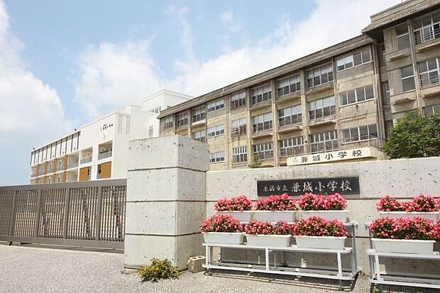 糸満市立兼城小学校 1940m