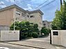 周辺：新郊中学校まで　283m　徒歩約4分●教育目標「 直く　さとく　たくましく 」　野球部、サッカー部、卓球部、吹奏楽部、文芸部など多数の部活があります。