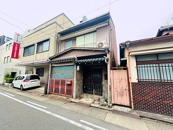 最寄り駅まで徒歩約3分！バス停までも徒歩約2分で交通の便が整っています♪