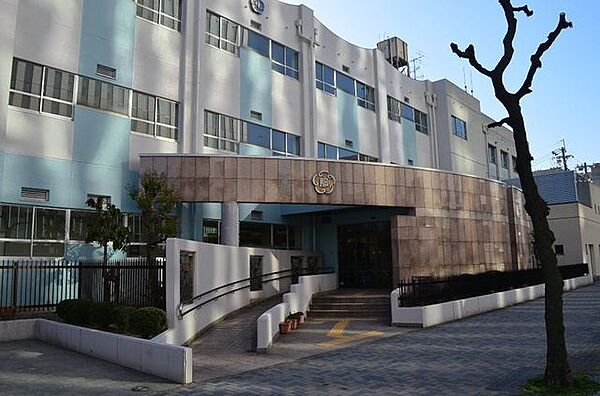 なごや小学校まで　527m　徒歩約7分●平成27年度より3つの小学校が統合し当校となりました。平成29年度に新校舎が完成し、綺麗な校舎で学ぶことが出来ます。