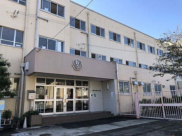 野立小学校まで　409m　徒歩約6分●教育目標「「心豊かにたくましく生きる野立っ子」の育成」　学区の東側に、名古屋市の台所として有名な名古屋市中央卸売市場があります