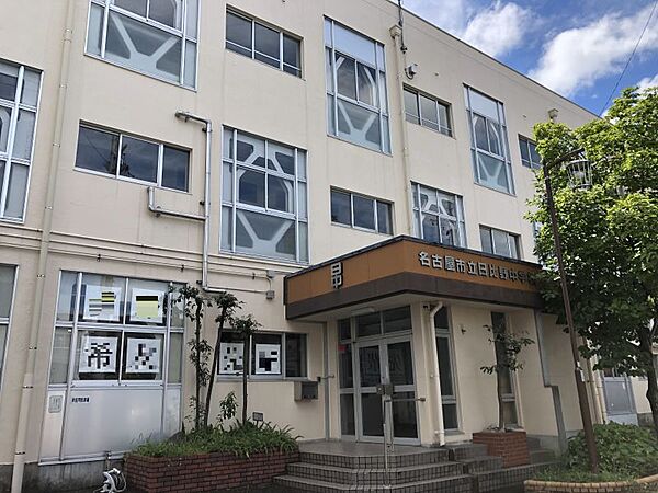 日比野中学校まで　1321m　徒歩約17分●教育目標「1.安心安全な学校づくり」「2.主体的に学ぶ子どもの育成」「3.互いに認め合う人間関係」「4.家庭・地域・専門機関との連携」　