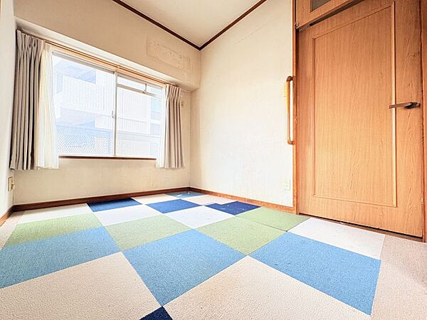 明るく風通しが良く、開放感のある快適なお部屋で、日当たりもとても良好です。