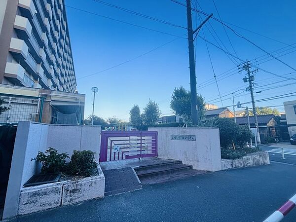 丸池保育園まで　432m　徒歩約6分 ●市営丸池荘の1階にある。健康で思いやりのある、自主性のある何事にも興味を持つ子どもを目標に広い園庭でのびのびと身体を動かして遊んでいます
