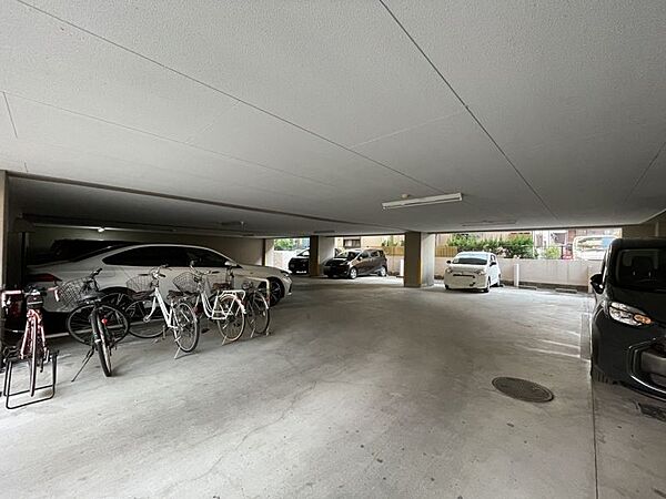 駐車場の専用使用権があり、マイカーをお持ちの方も安心です♪