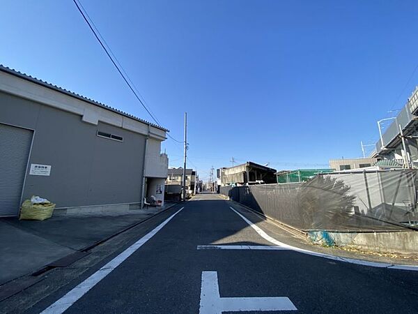 スーパーやホームセンターなど便利な商業施設も徒歩圏内に充実した環境◎