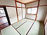 和室：2階の和室は、主寝室やお子様の個室、趣味を楽しむ部屋など、家族構成に合わせて活用できます。