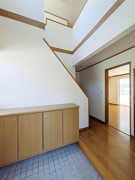 開放感のある吹抜けです。陽当たり風通しともに良好です♪