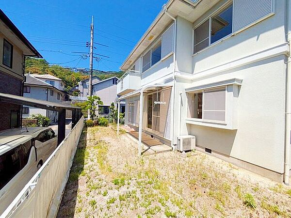 広々とした庭となります。駐車場を1台増設致します。