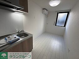 ピースフルパレス世田谷 102 1階ワンルームのリビング/ダイニング