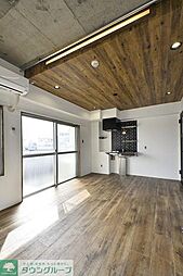 第2アベニューハウス 301 3階ワンルームのリビング/ダイニング