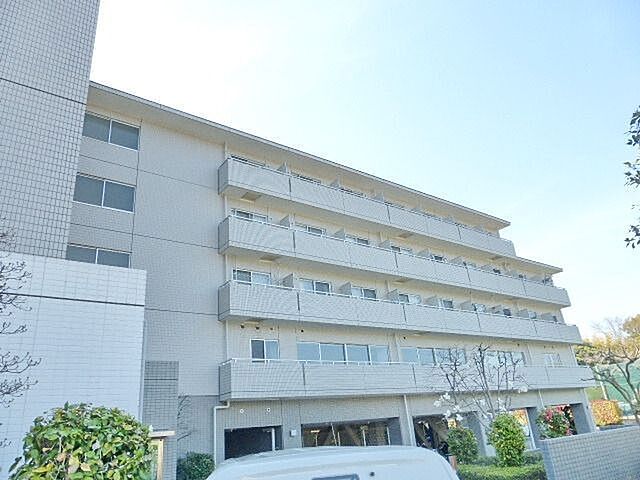 6 / 35