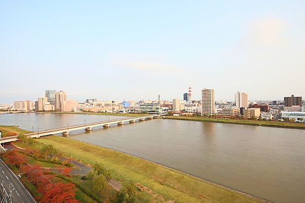 時の流れと共に装いを変える街の景観を独り占め〜この街ならではの美しい風景を心ゆくまで享受してください。