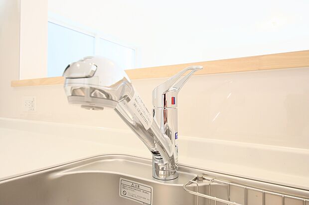 浄水器一体型で洗い物　料理と切り替え簡単　　スムーズで静かな引き出しが、キッチンワークをより快適にします