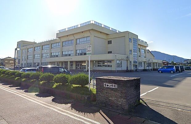 燕市立吉田小学校　379ｍ