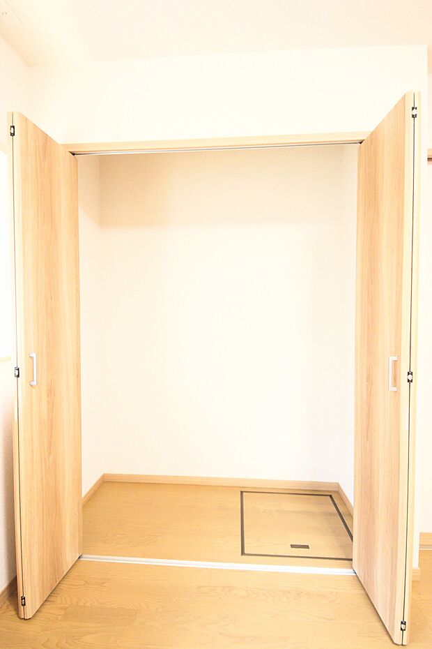 個室のクローゼット、キッチン、廊下の物入れなど「使うところにしまえる」を設計。