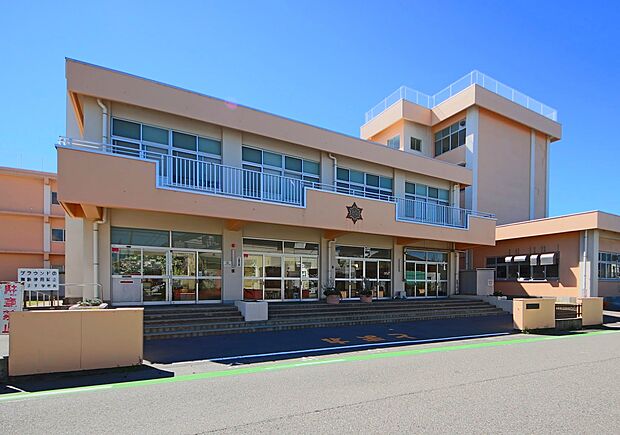 新潟市立山潟小学校　892ｍ