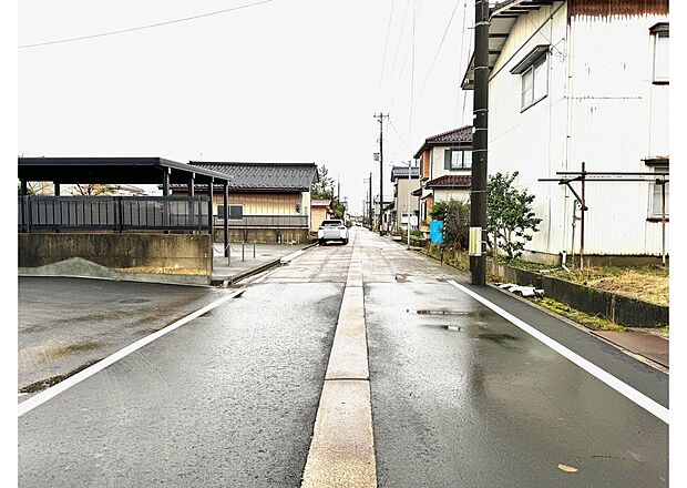 市道には雪でも安心な消雪パイプがあります。