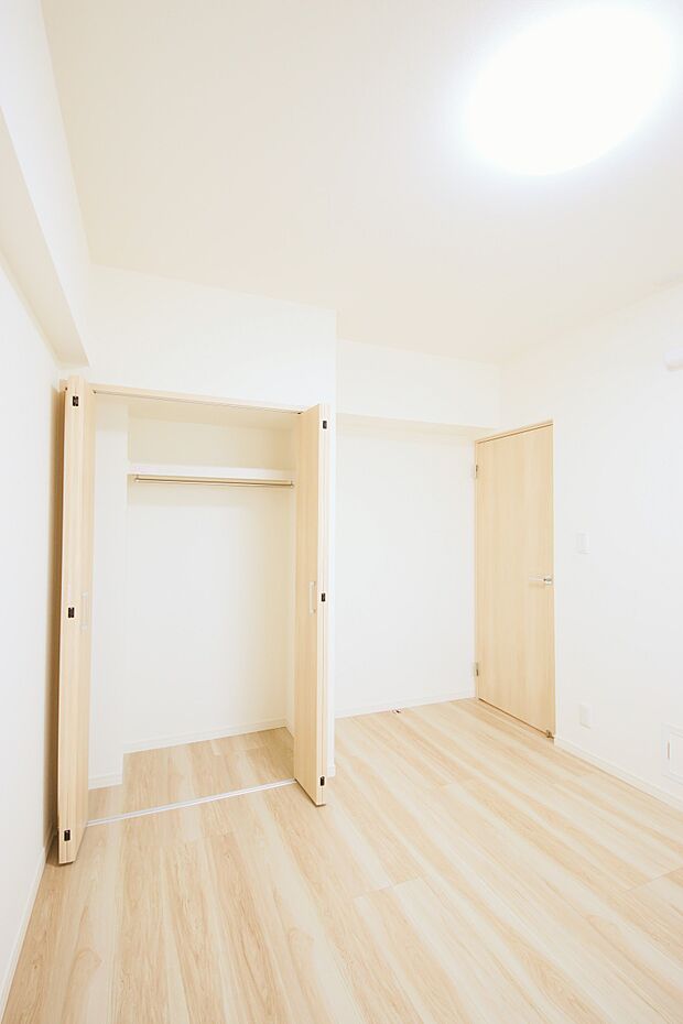 同施工ご参考写真　 ゆとりの広さのプライベートルームには、収納充実のクローゼットが。