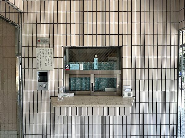 マンション入り口に管理人室☆