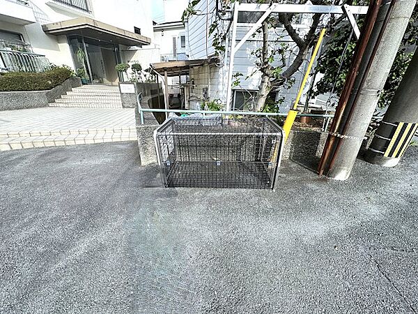 エントランス近くのゴミ捨て場です（^^♪