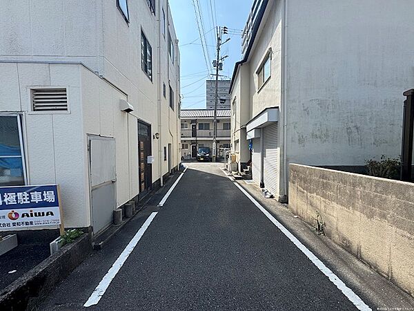 東側前面道路2