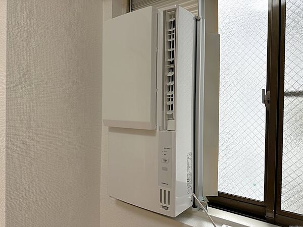新品未開封のウォンドウファン付き◎