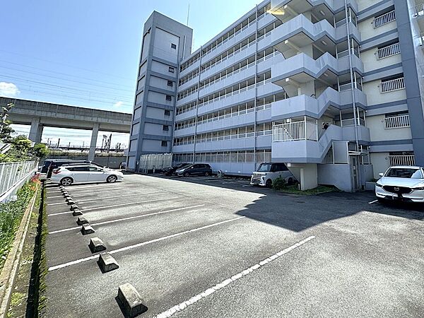 平置き駐車場！敷地外にもあります！
