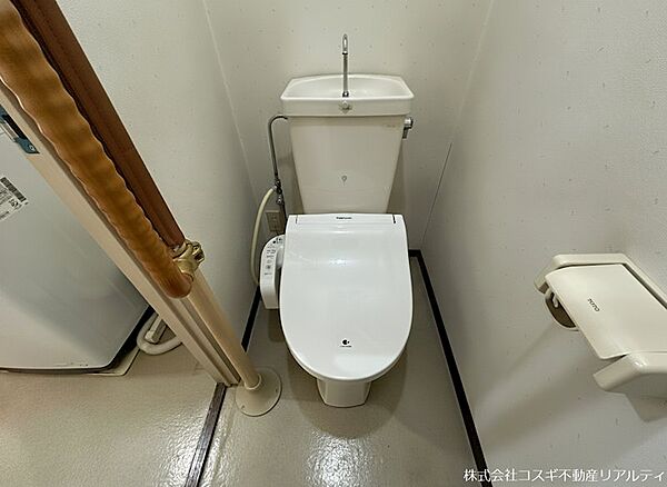 トイレ！※AI画像生成により、お荷物を削除しております。