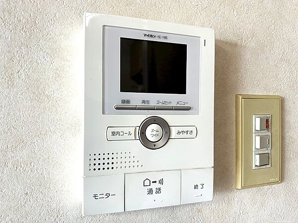 モニター付きインターホンで防犯面安心♪