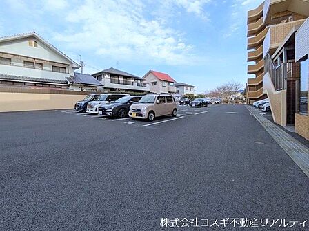 屋外駐車場☆使用料:月額6,000円