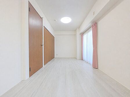 2部屋をリフォームで広い1部屋に変更♪※AIにてお荷物を削除しております。現況優先とします。