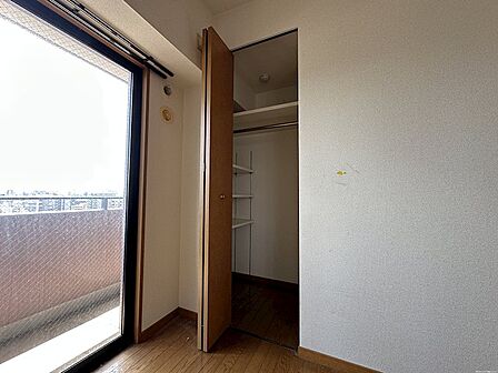 5.6帖の北東角部屋のクローゼット！