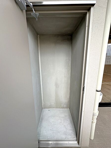 バルコニーの備蓄倉庫です!