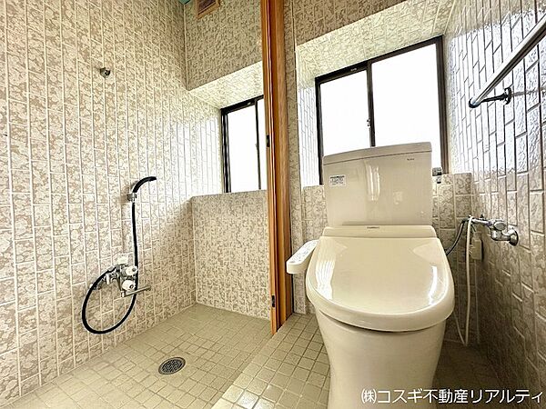 2階お手洗い・シャワールーム完備。客人用にも♪