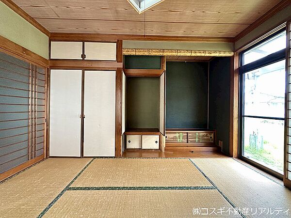 落ち着いて過ごせる2階の和室は庭を眺められる風通しのいいお部屋です◎