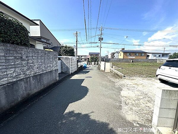 前面道路含む現地写真（西側）