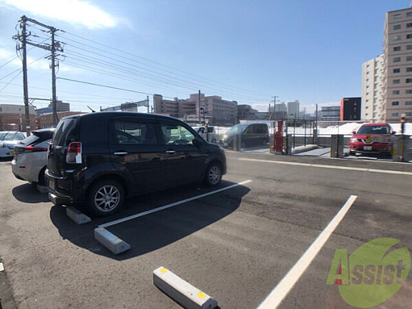 画像17:前面道路、建物周り等