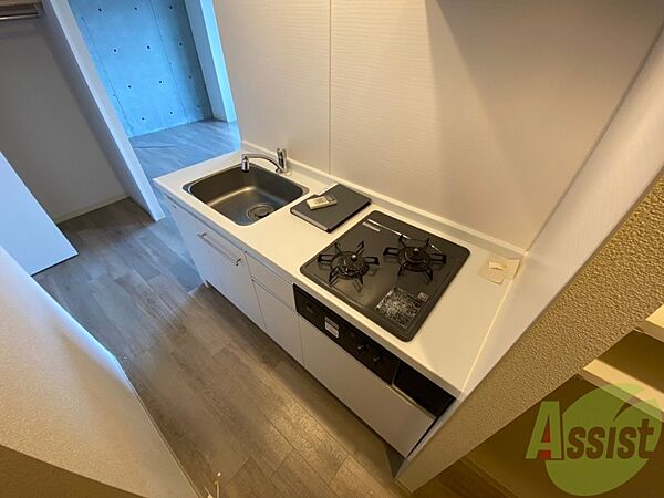 画像8:キッチンの対面には冷蔵庫や、棚が置けるスペースがあります。