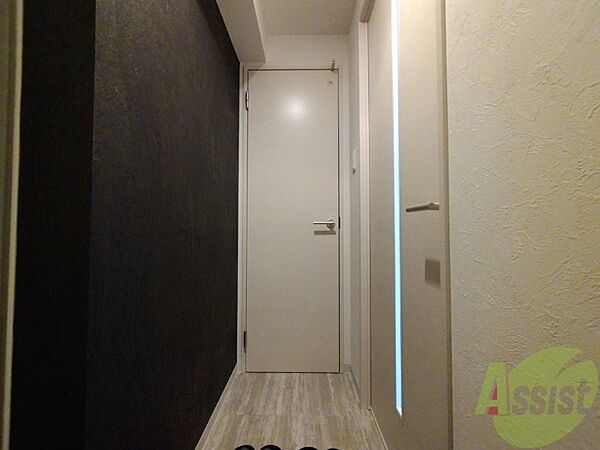 画像21:廊下の様子です。黒と白の壁がオシャレですね！
