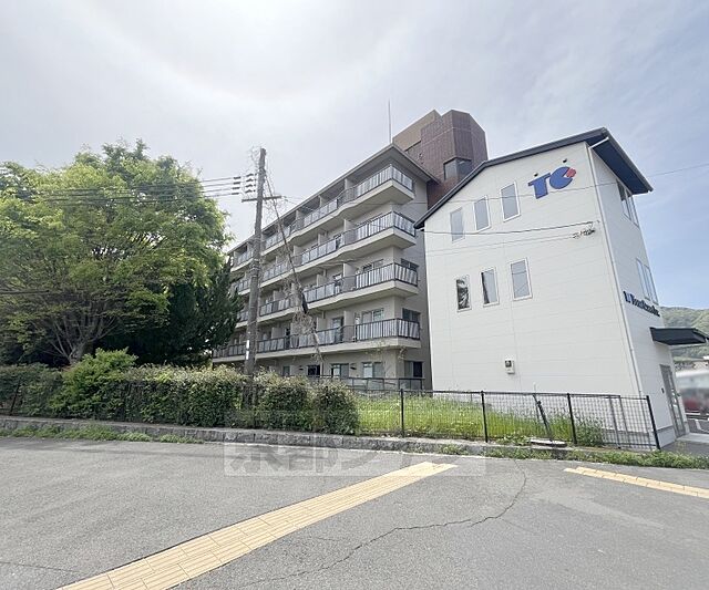 7 / 23