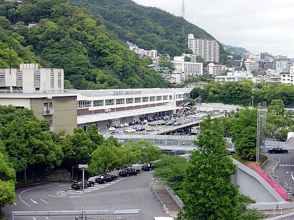 地下鉄「新神戸」駅　1054ｍ