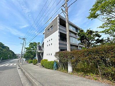 外観:神戸ヒルズ3の中でも、バス停に1番近い住戸です♪ 外観:神戸ヒルズ3の中でも、バス停に1番近い住戸です♪